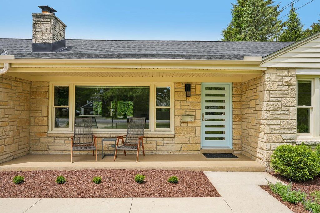 6421 N Lake DRIVE, Fox Point, WI 53217