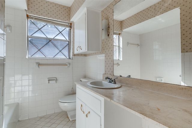 6035 Sandhurst Lane B, Dallas, TX 75206