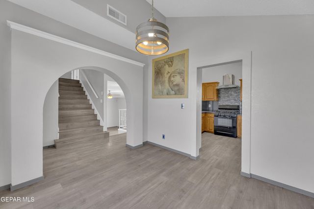 834 N Resler Drive, El Paso, TX 79912