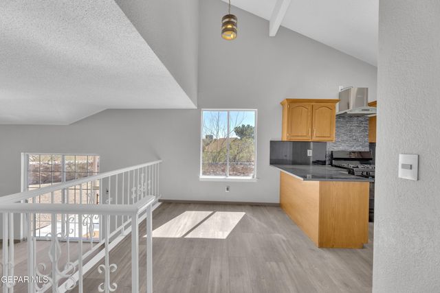 834 N Resler Drive, El Paso, TX 79912