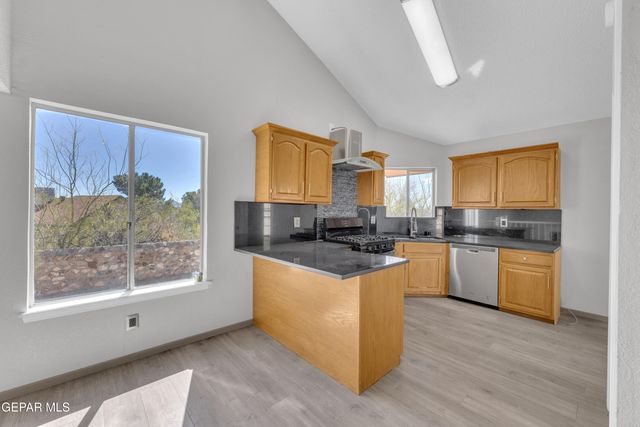 834 N Resler Drive, El Paso, TX 79912