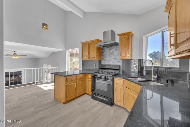 834 N Resler Drive, El Paso, TX 79912