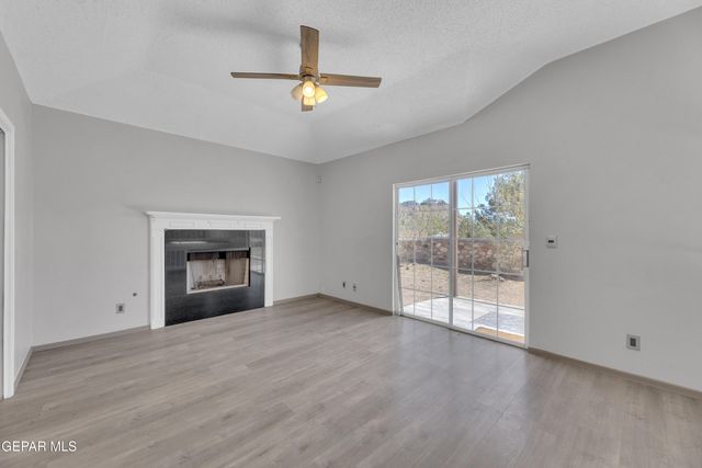 834 N Resler Drive, El Paso, TX 79912