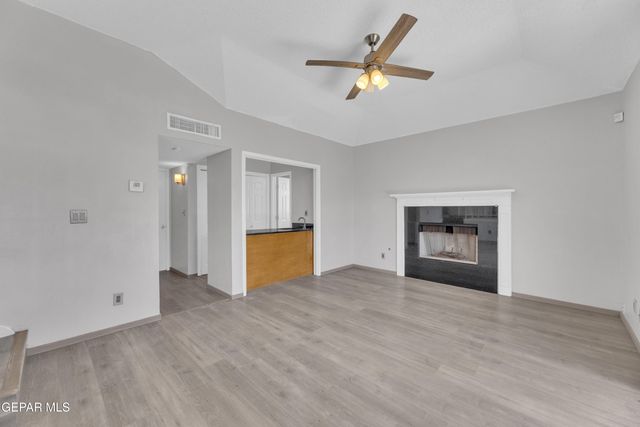 834 N Resler Drive, El Paso, TX 79912