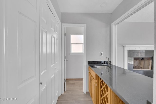 834 N Resler Drive, El Paso, TX 79912