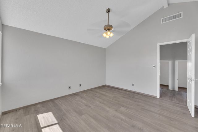 834 N Resler Drive, El Paso, TX 79912