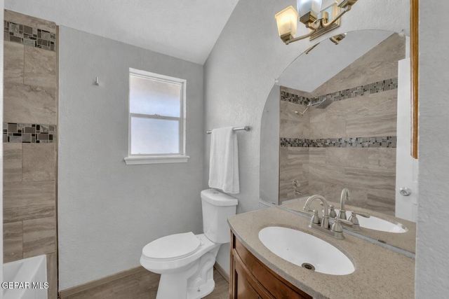 834 N Resler Drive, El Paso, TX 79912