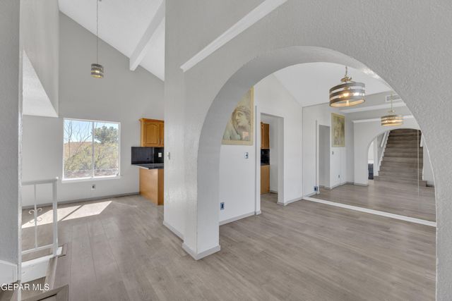 834 N Resler Drive, El Paso, TX 79912