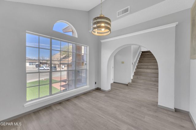 834 N Resler Drive, El Paso, TX 79912