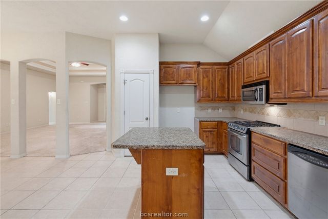 702 Woodson Drive, Caldwell, TX 77836