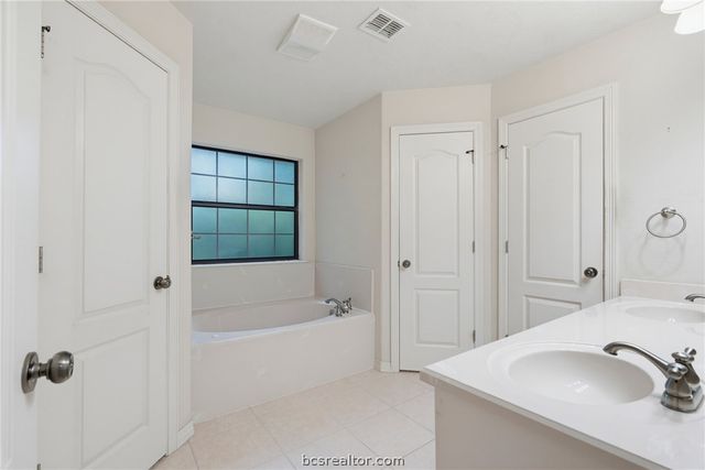 702 Woodson Drive, Caldwell, TX 77836