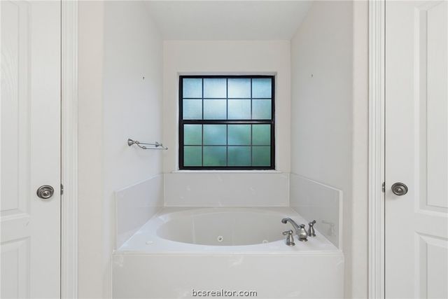 702 Woodson Drive, Caldwell, TX 77836