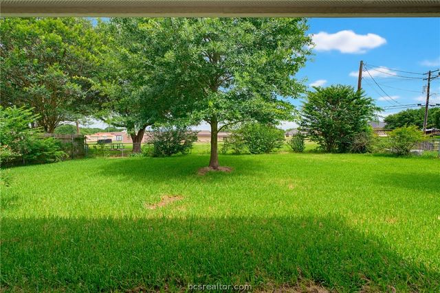 702 Woodson Drive, Caldwell, TX 77836