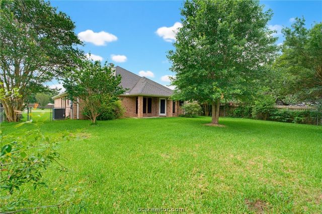 702 Woodson Drive, Caldwell, TX 77836