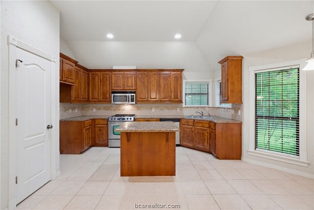 702 Woodson Drive, Caldwell, TX 77836
