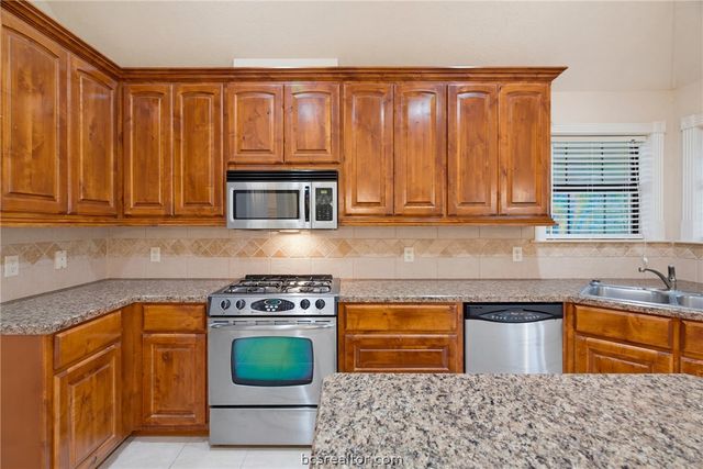 702 Woodson Drive, Caldwell, TX 77836