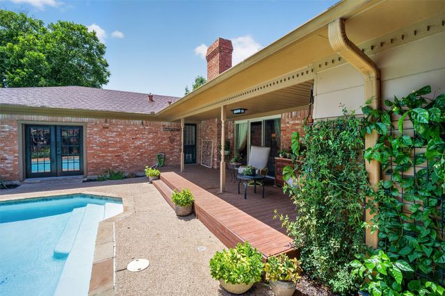 1810 S Crest, Carrollton, TX 75006
