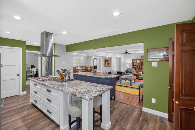 1810 S Crest, Carrollton, TX 75006