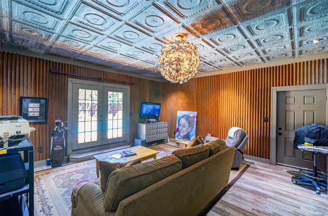 1810 S Crest, Carrollton, TX 75006