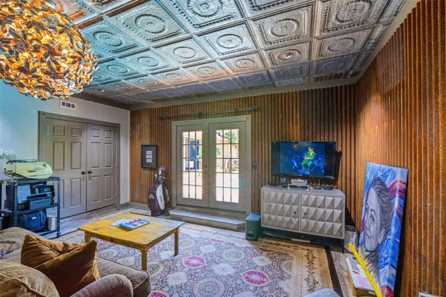 1810 S Crest, Carrollton, TX 75006