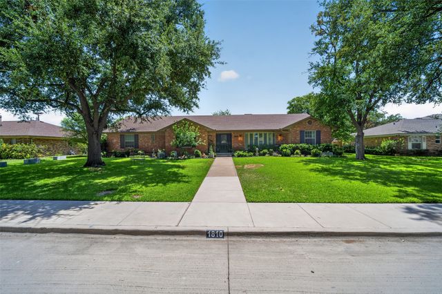 1810 S Crest, Carrollton, TX 75006