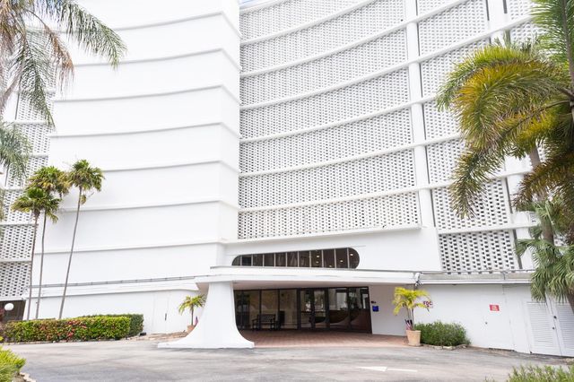 3590 S Ocean Boulevard 101, South Palm Beach, FL 33480