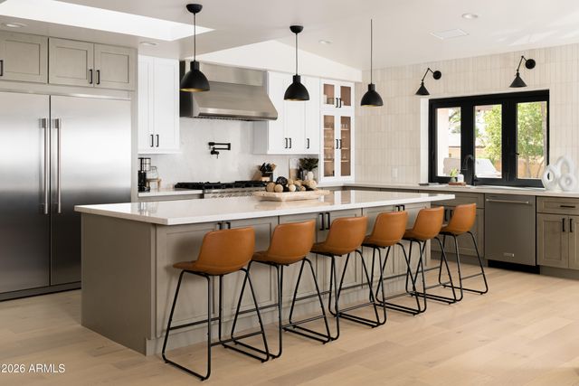 9833 E DESERT COVE Avenue, Scottsdale, AZ 85260