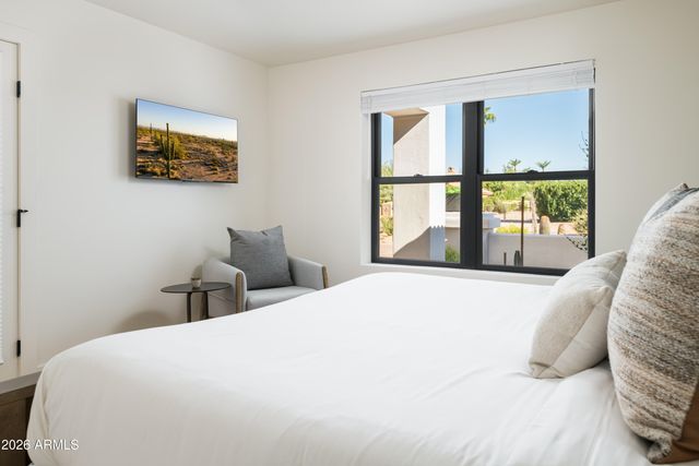 9833 E DESERT COVE Avenue, Scottsdale, AZ 85260