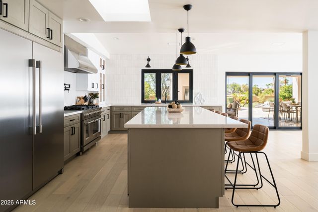 9833 E DESERT COVE Avenue, Scottsdale, AZ 85260