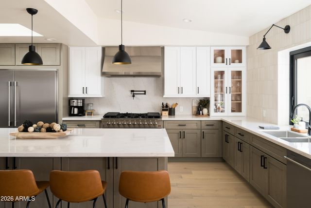 9833 E DESERT COVE Avenue, Scottsdale, AZ 85260