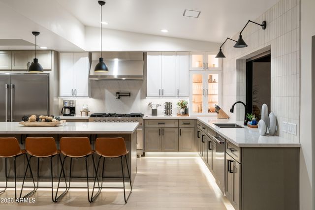 9833 E DESERT COVE Avenue, Scottsdale, AZ 85260