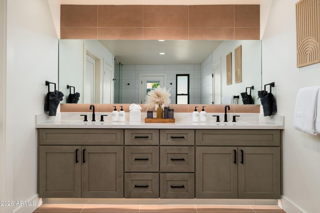 Image 21 of property listing at 9833 E DESERT COVE Avenue, Scottsdale, AZ 85260