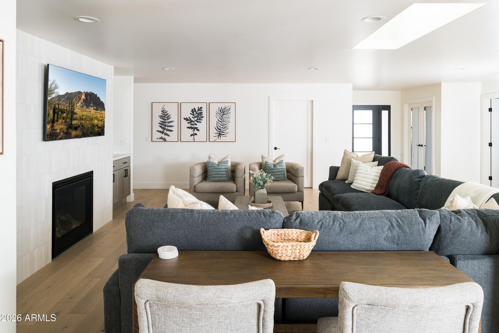 Image 9 of property listing at 9833 E DESERT COVE Avenue, Scottsdale, AZ 85260