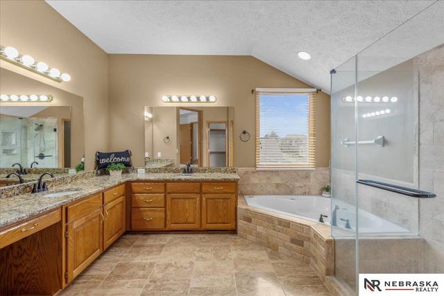 17317 Patterson Drive, Omaha, NE 68135