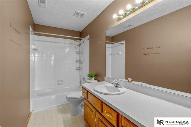 17317 Patterson Drive, Omaha, NE 68135