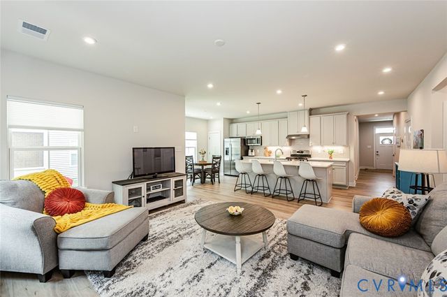 8187 Winter Fog Dr, New Kent, VA 23124