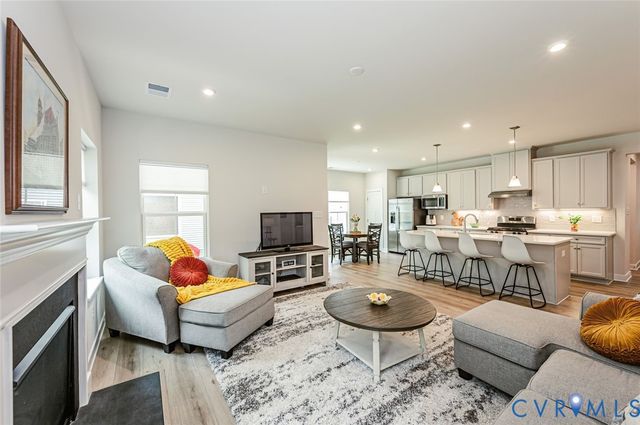 8187 Winter Fog Dr, New Kent, VA 23124