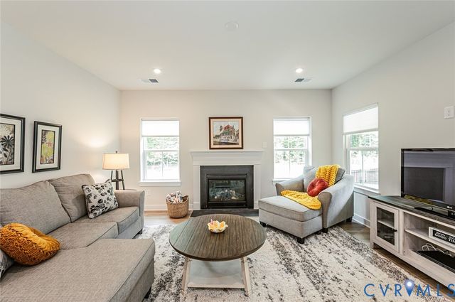 8187 Winter Fog Dr, New Kent, VA 23124