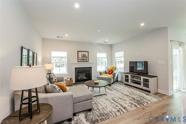 8187 Winter Fog Dr, New Kent, VA 23124