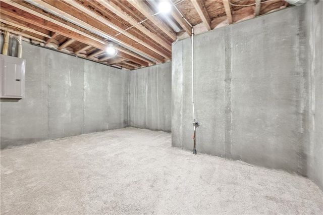 898 Clearview Drive, Lansing, KS 66043