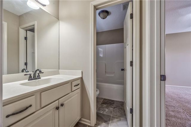 898 Clearview Drive, Lansing, KS 66043