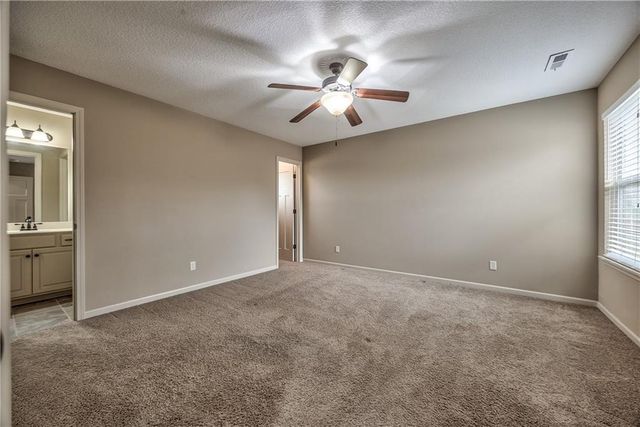 898 Clearview Drive, Lansing, KS 66043