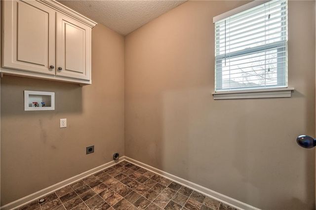 898 Clearview Drive, Lansing, KS 66043