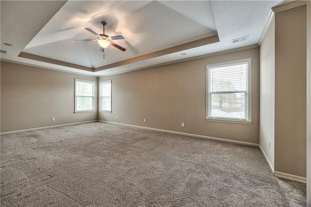 898 Clearview Drive, Lansing, KS 66043