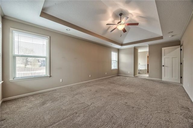 898 Clearview Drive, Lansing, KS 66043