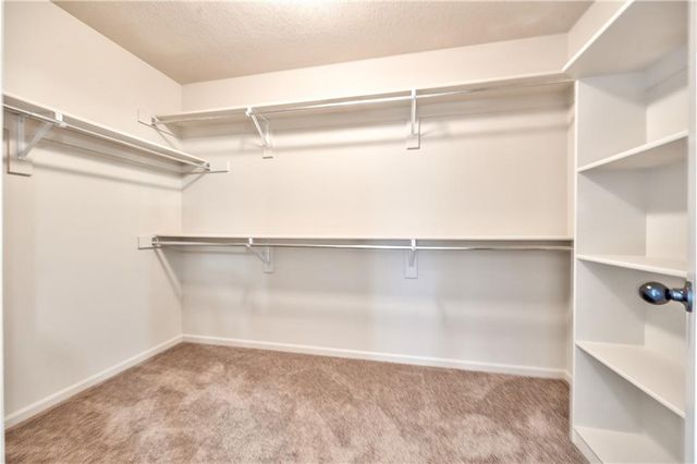 898 Clearview Drive, Lansing, KS 66043