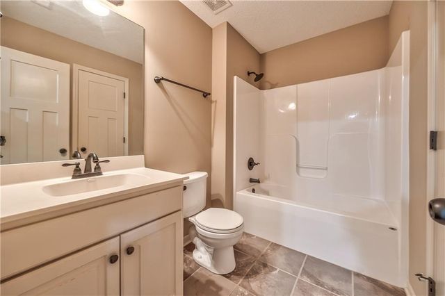 898 Clearview Drive, Lansing, KS 66043