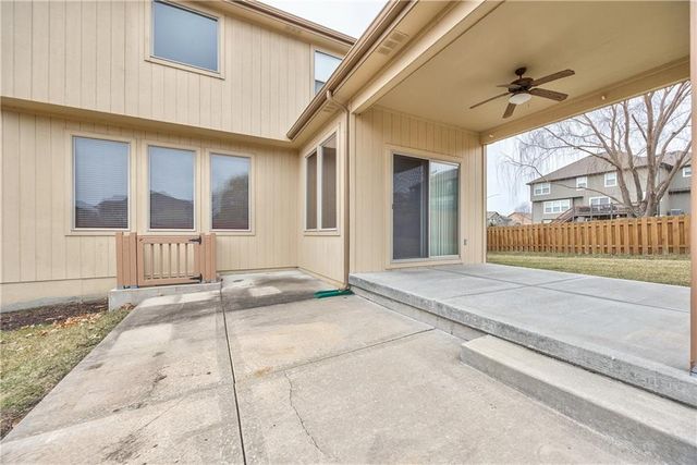 898 Clearview Drive, Lansing, KS 66043