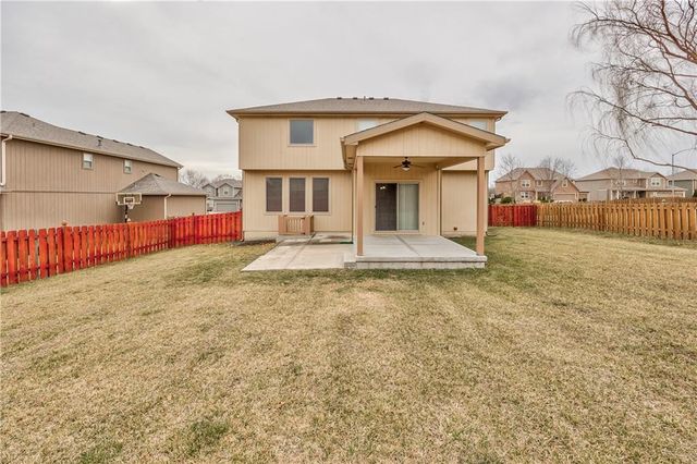 898 Clearview Drive, Lansing, KS 66043