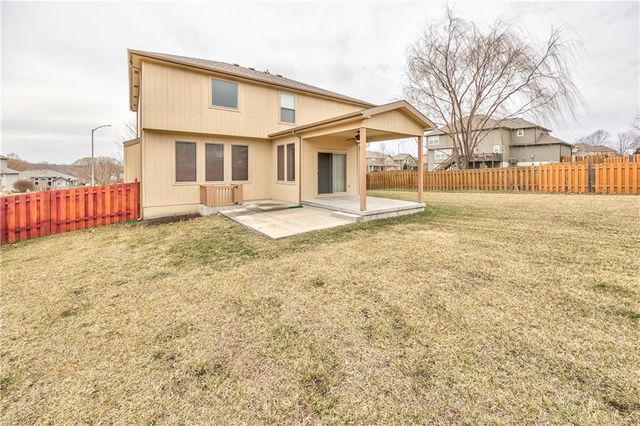 898 Clearview Drive, Lansing, KS 66043